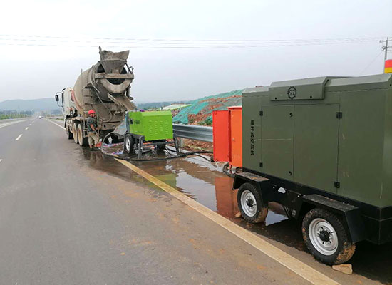 液壓泵送式混凝土濕噴機施工現(xiàn)場